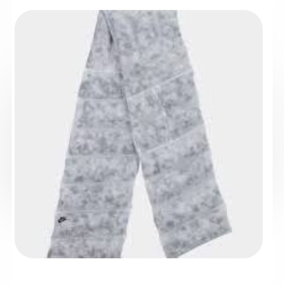 Nike Insulated White Marble Puffy Scarf - Picture 1 of 6